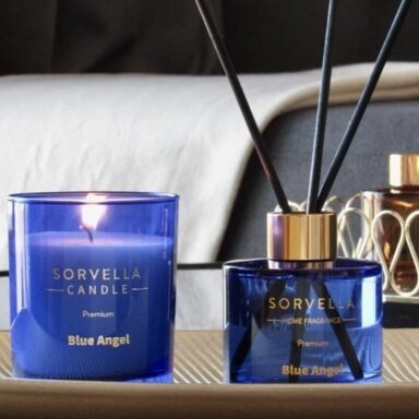 Rinkinys Sorvella – Namų kvapas 120ml + žvakė 170 g – Blue Angel Rinkinys Sorvella – Namų kvapas 120ml + žvakė 170 g – Blue Angel