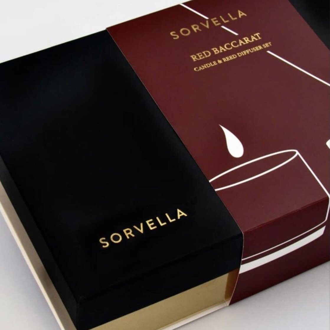 Rinkinys Sorvella – Namų kvapas 120ml + žvakė 170 g – Red Baccarat 1 Rinkinys Sorvella – Namų kvapas 120ml + žvakė 170 g – Red Baccarat 1